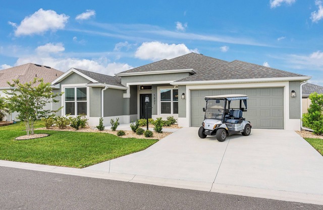 3/2 w/ GOLF CART in The Village of Moultrie Creek