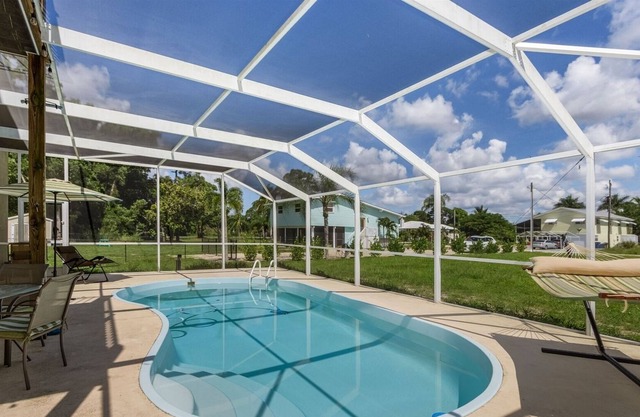 3/3 AMAZING HEATED POOL HOME in St. James City!