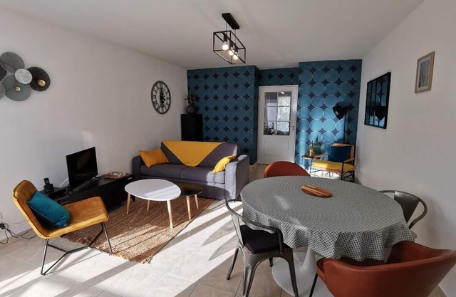 3*** accommodation 200 m from the beach. Walking distance to shops.