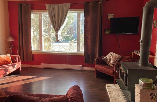 3 BD/9 BEDS/1.5B - PERFECT 4 FAMILIES