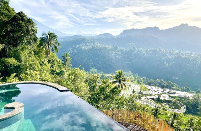 3 Bdr - Luxury Cliffside Bamboo Villa
