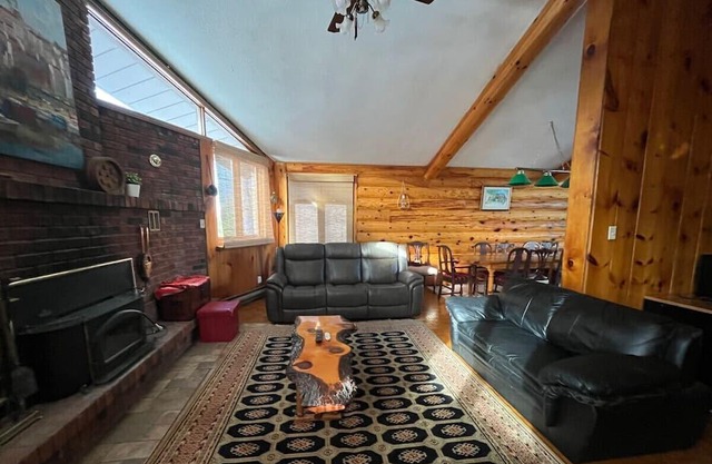 3 Bdrm Family Escape - Steps from Sandy Beach!