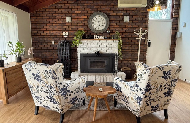 3 Bdrm Farm Stay with Goats, Hairy Coos and chickens. Farm Life. You'll Love it!