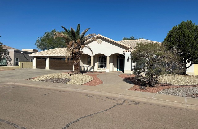 3-Bdrm house on golf course. 20 mins to White Sands NP, 40 mins to Cloudcroft.