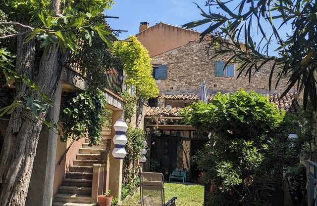 3 Bedroom Private vacation home in Saint-Martin-de-la-Brasque
