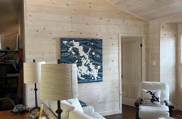 3 bed 1 bath Cottage on Lake Rosseau with 2 bed 1 bath Guest Bunkie