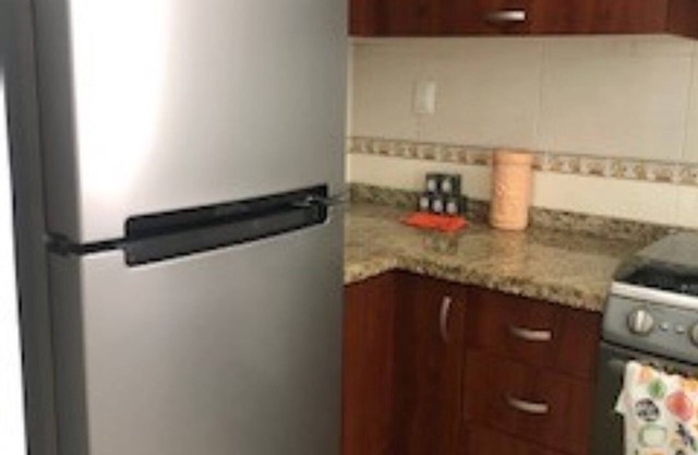 Apartamento de 3 habitaciones y 2 baños en un vecindario tranquilo y seguro