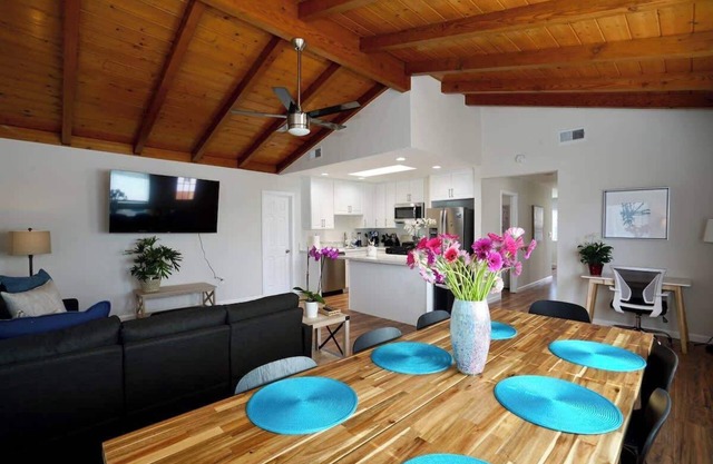 3 bed 2 bath Big back yard Centrally located in SD