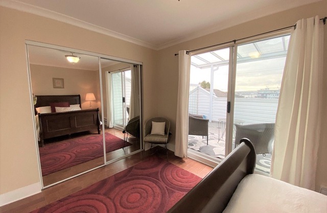 Dúplex de 3 habitaciones, hogar lejos del hogar en un barrio residencial tranquilo