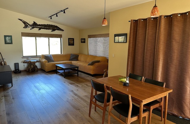 3 bed / 2 bath Home in Columbia Gorge Paradise!