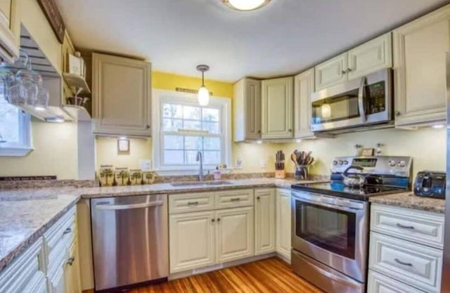 3 bed / 2 bath lake Winnipesaukee Private Beach access