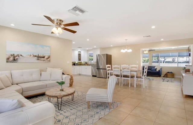 3 Bed, 2 Bath - North Palm Beach!
