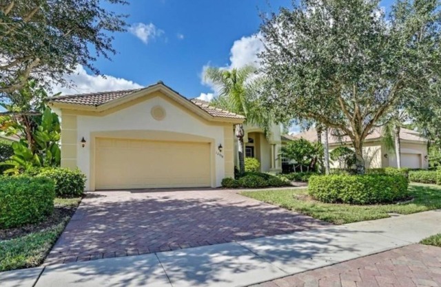 3 BED 2 BATH POOL HOME ON GATED COMMUNITY