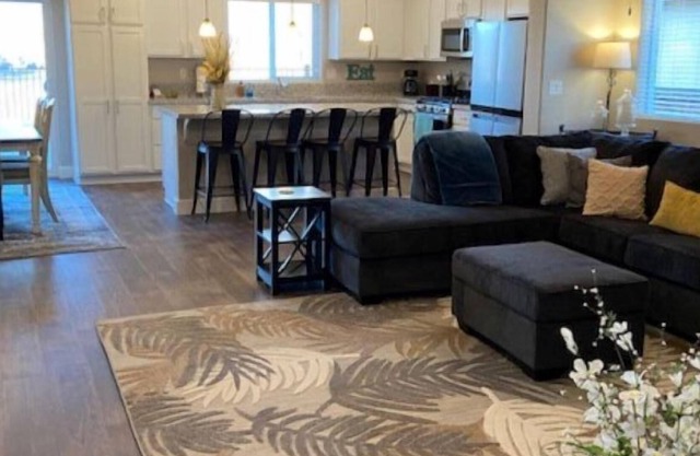 3 bed / 2 bath with Office Beautifully Appointed Home on 9th Fairway in Fernley