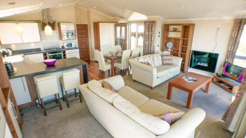 3 Bed 2 Bathroom Super Lodge! Sea Views!