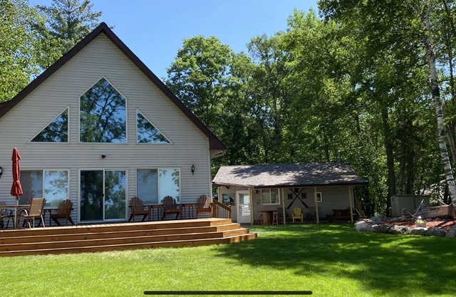 3 habitaciones 3 baños Roy Lake Cabin en Gull Lake Chain ¡Frente al campo de golf!