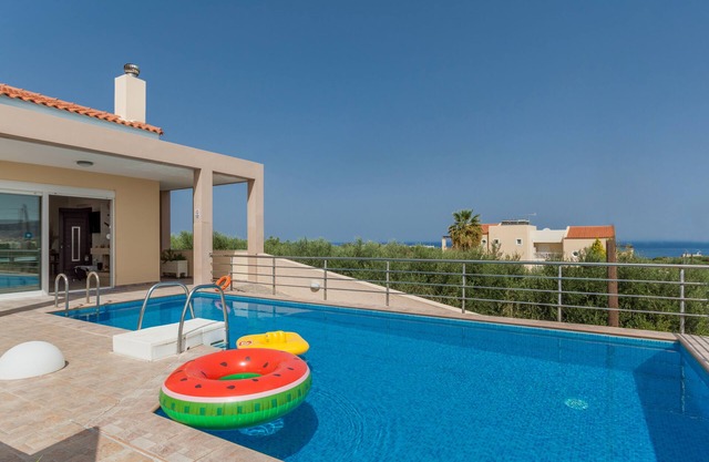 Villa moderna de 3 dormitorios y 3 baños: sauna, jacuzzi, piscina, wifi y sillas de ruedas.
