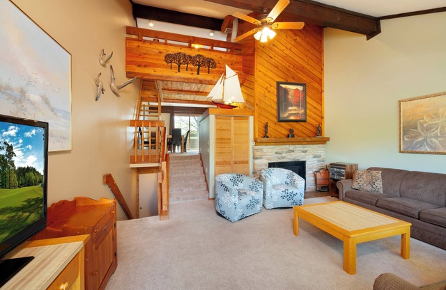 3 bed 3 bath, Outside heated pool, Close to Dunes