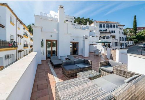 3 Bed Apartment in Benahavís