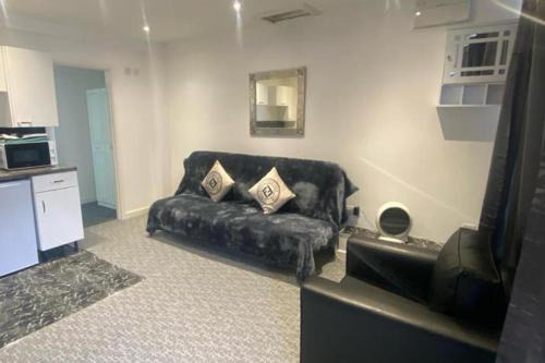3 Bed Apartment - Sleeps 6 - Free Parking Wifi