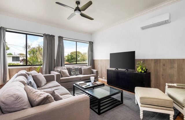3-bed Beach House and 1-bed self-contained Barn in St Leonards