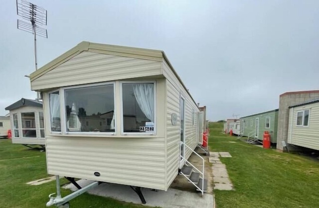3-Bed Caravan in Walton on the Naze