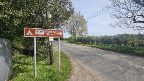 3 Bed Caravan - Sleeps 6 - Parking - Wifi