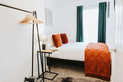 3 Bed Central Home, Contractors & Families Welcome, Fully Equipped for Short & Long Term Stays