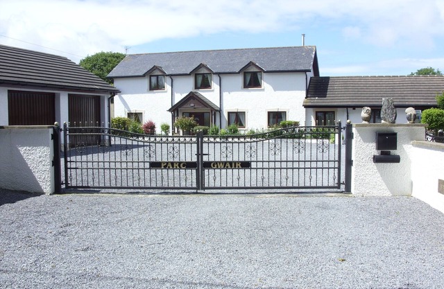 3 Bed Cottage with Hot Tub/Games Room Nr New Quay
