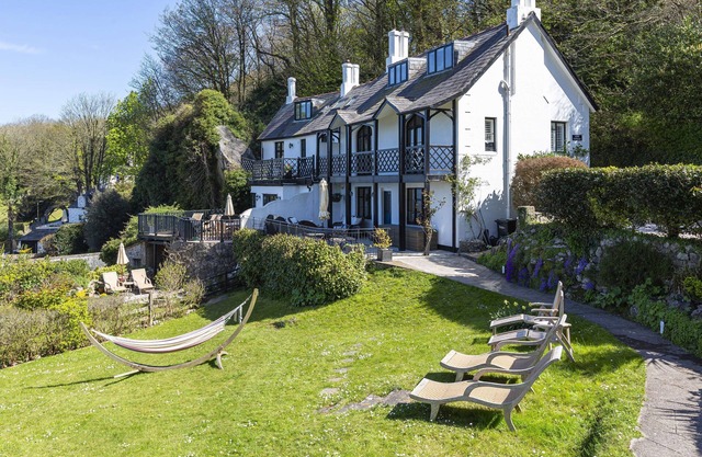 3 Bed Cove Cottage - Sleeps 6 guests in 3 bedrooms