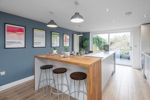 3 BED-EN-SUITE-PRIVATE-PARKING- Near RHOSNEIGR