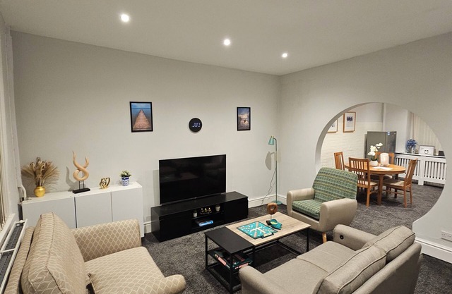 3 bed Ensuite Newly Refurbished House