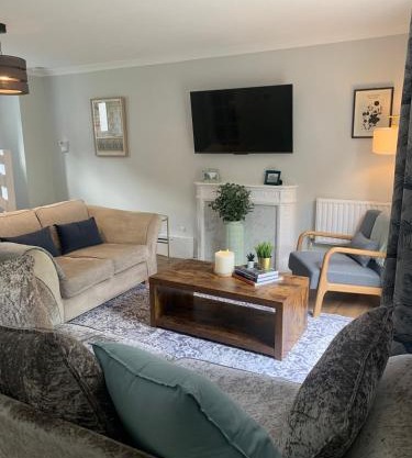 3 Bed family Home with Garden Free parking Perfect for contractors