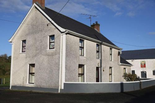 3 Bed Farmhouse - Sleeps 6 - Wifi - Parking