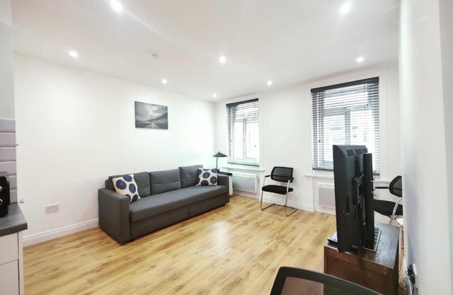 3 Bed Flat close to Liverpool st & Brick lane