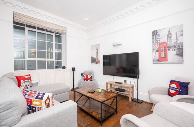3-Bed Flat | Ensuite | Near Farringdon & Barbican | Pass the Keys