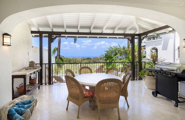 Villa, piscina privada, acceso a la playa, wifi y más.