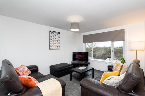3 Bed House-Free Parking-6Beds