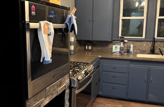 3-bed house in Cedar Rapids New Kitchen. Close to Lindale Mall, Marion, Downtown