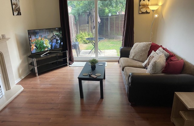 Beautiful 3-Bed House in Stoke-on-Trent