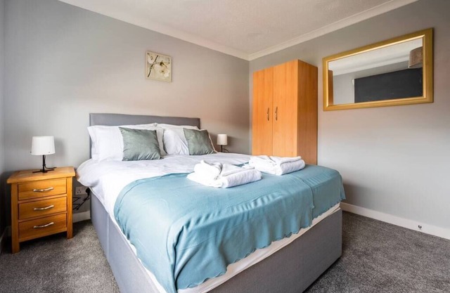 3 bed house in Larkhall with private driveway