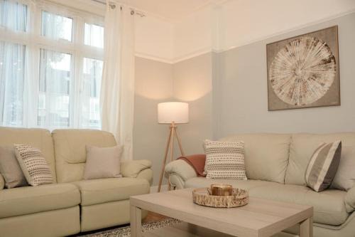 3 Bed House in the heart of Palmers Green, London