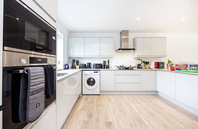 3 Bed House | Kent | Sleeps 7 | Contractors | Leisure Stays