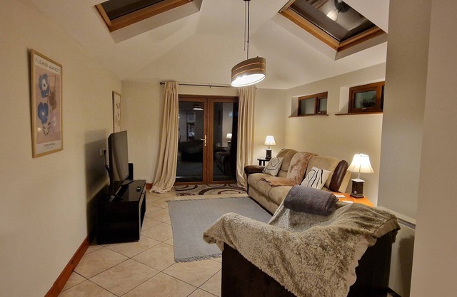 3 Bed House - Shannon Town Center and Airport