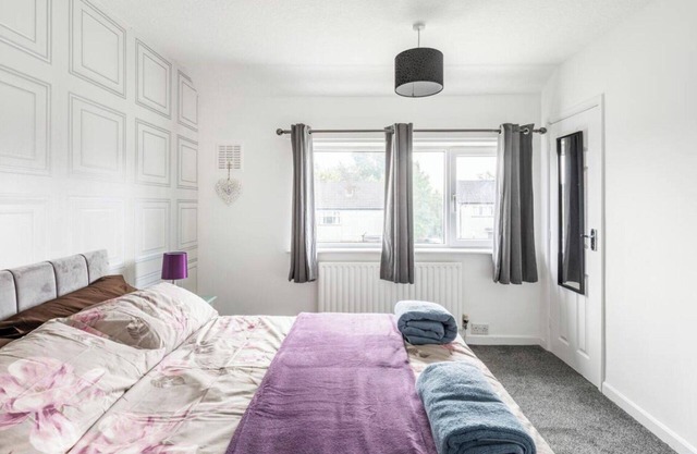 Come & unwind in Charming 5 Bed House in Blackburn