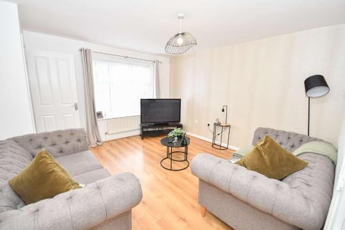 3 Bed House, Sleeps 5, Walking Distance to Centre