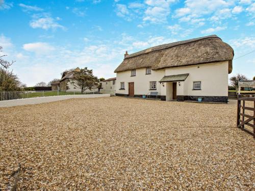 3 Bed in Bude HEYLE