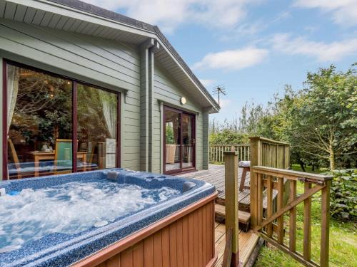 3 Bed in Clovelly 85290