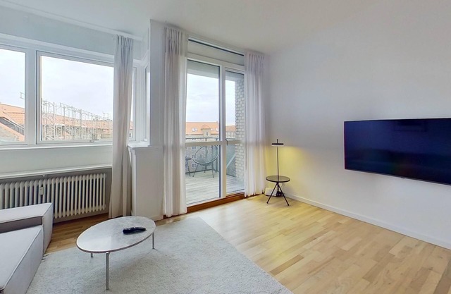 3-bed in Frederiksberg w/ balcony - 210