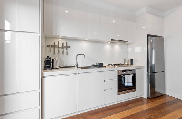 3-Bed Inner-City Cremorne Haven, Close to Shops
